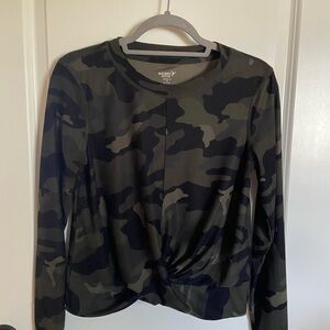 Old Navy Women’s Twist Front Long Sleeve Camo Workout Top